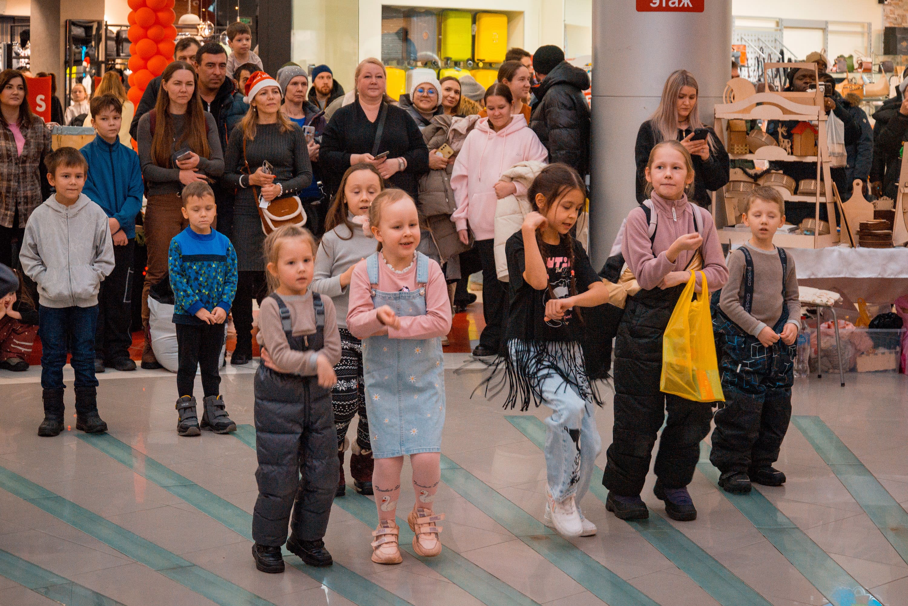 Фото Детский конкурс рисунков"Новогодний город -2026!" Изображения в Детский конкурс рисунков"Новогодний город -2026!"